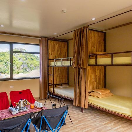 Republic Hostel Cat Ba Xuan Dam エクステリア 写真