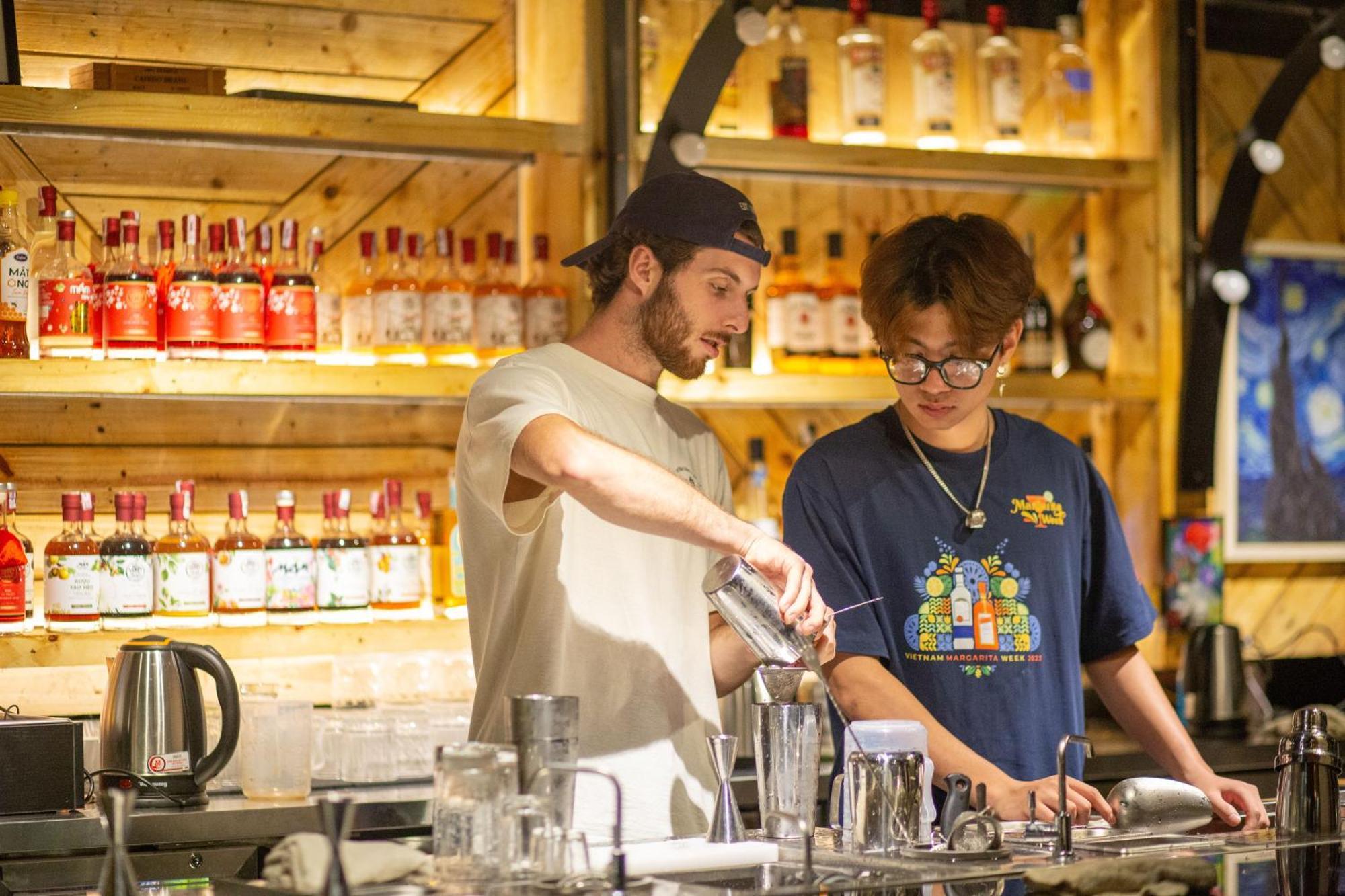 Republic Hostel Cat Ba Xuan Dam エクステリア 写真